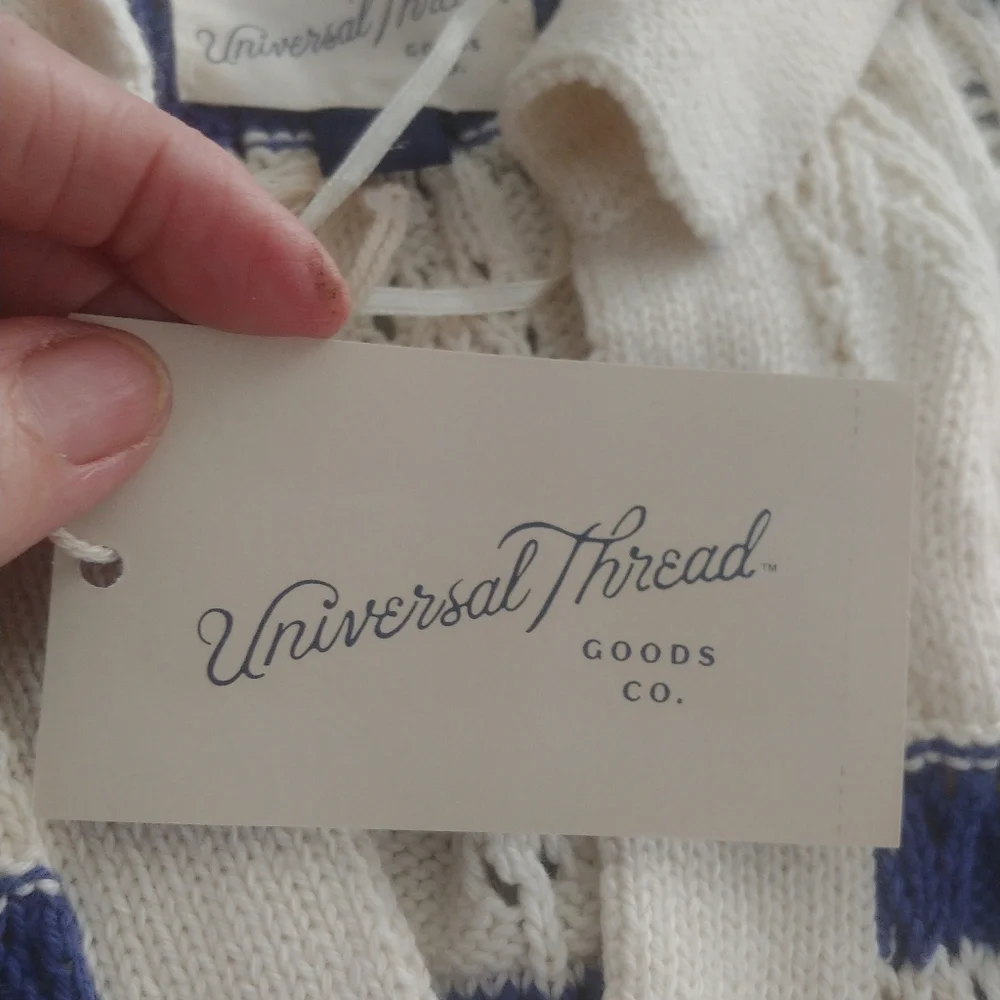 Collared Polo Pullover V-Neck Sweater in Cream and Blue - Small - Picture 6 of 10